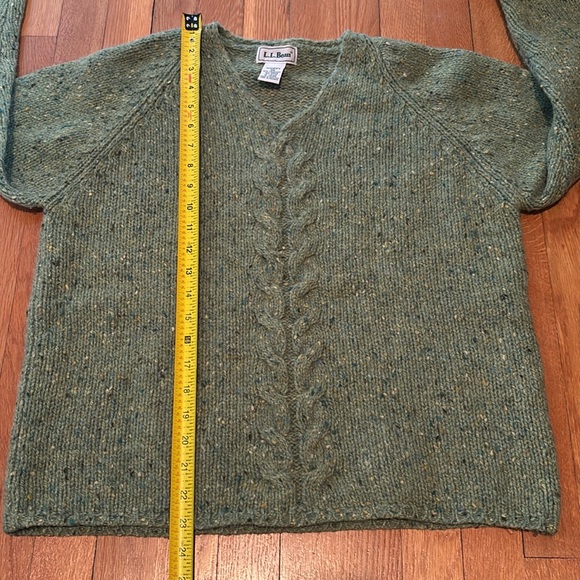 LL Bean V neck lambswool / mohair blend chunky cable knit sweater - Picture 12 of 12
